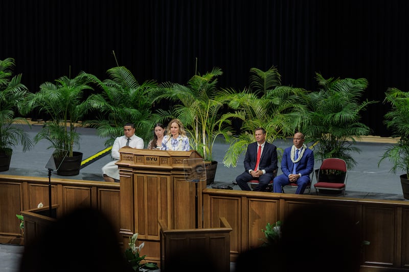 Monica Mortenson Kauwe habla durante un devocional en Laie, Hawái, el 9 de septiembre de 2025.