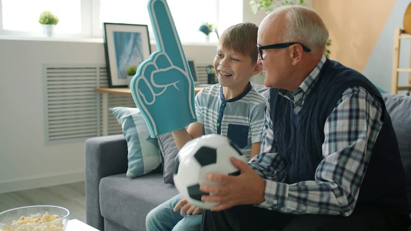 La Copa Mundial de la FIFA 2026 está en pleno desarrollo, y hasta que los juegos terminen el 19 de julio, los usuarios de FamilySearch pueden explorar posibles conexiones familiares con 20 famosos jugadores de fútbol históricos de todo el mundo.