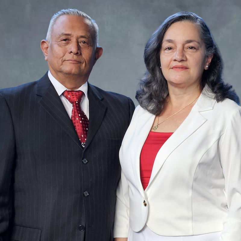 Johnny Andino y Lucía Andino, quienes servirán como presidente y directora del nuevo Templo de Managua, Nicaragua, cuando sea dedicado.