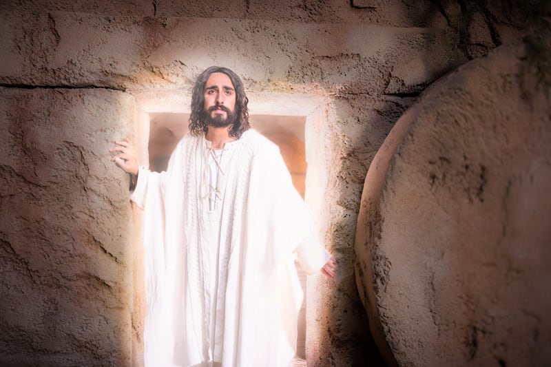 Jesucristo sale del Sepulcro del Jardín.