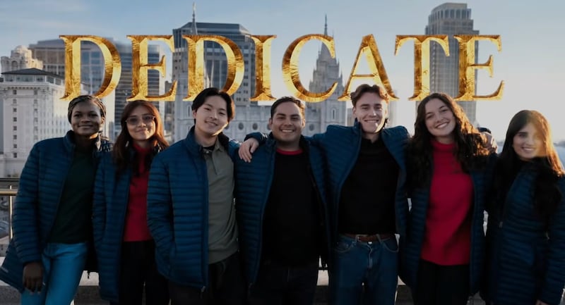 En la serie de video de seis partes "Dedicate", que se lanzará el 4 de octubre de 2026, siete adultos jóvenes de diferentes países visitan las renovaciones del Templo de Salt Lake y testifican de Cristo, los templos y los convenios del templo.
