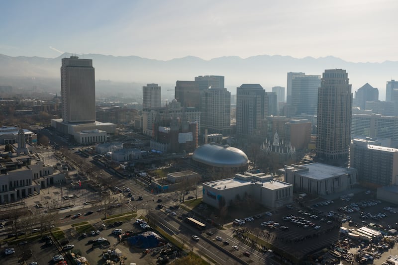 La Manzana del Templo, incluyendo el Tabernáculo en la Manzana del Templo, en Salt Lake City se ve el miércoles 31 de diciembre de 2025, antes del funeral del presidente Jeffrey R. Holland, presidente del Cuórum de los Doce Apóstoles.