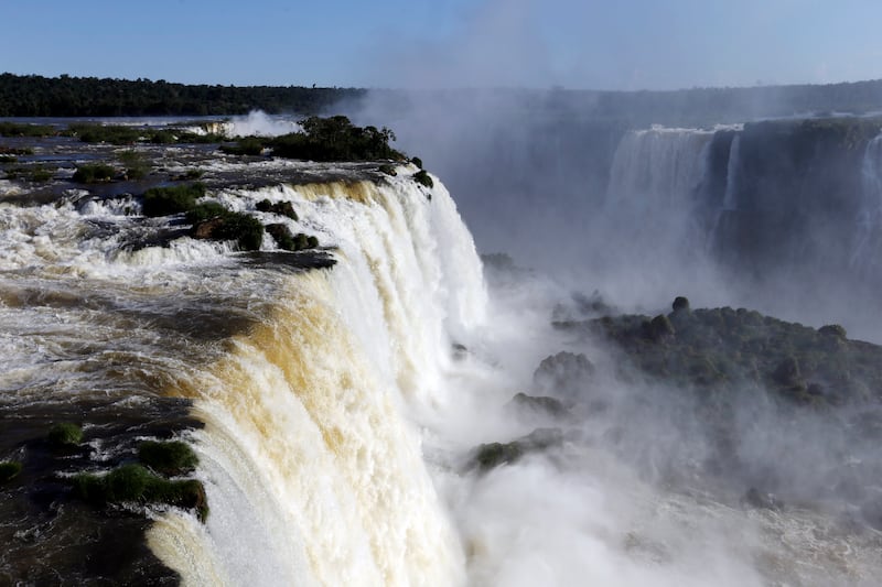 Cataratas del Iguazú en Foz do Iguazú, Brasil, sábado 14 de marzo de 2015. Las cataratas, en la frontera de Argentina y Brasil, son parte del Acuífero Guaraní, una de las mayores reservas subterráneas de agua dulce del mundo.