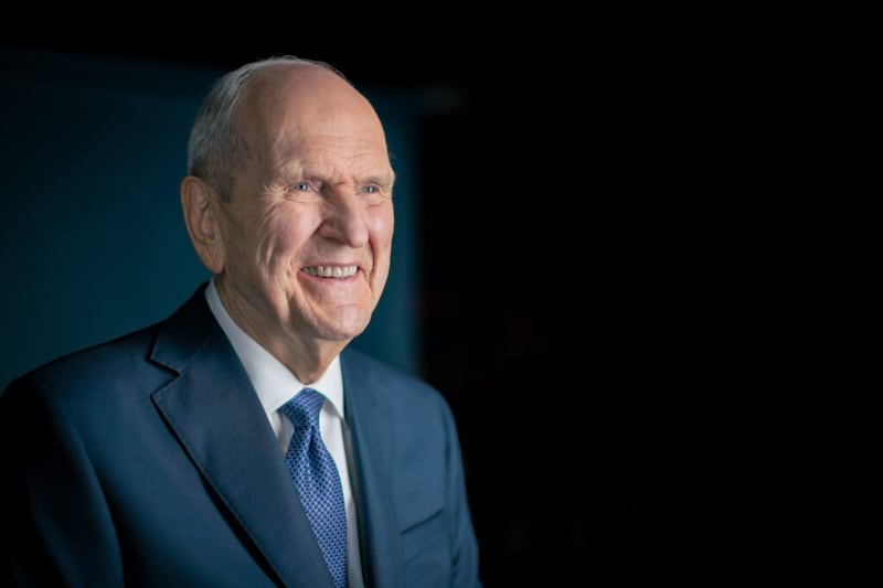 El Presidente Russell M. Nelson graba un mensaje en video sobre el poder sanador de la gratitud, el cual se compartió en las redes sociales el 20 de noviembre de 2020.