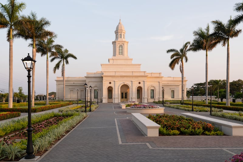 El Templo de Managua, Nicaragua al amanecer.