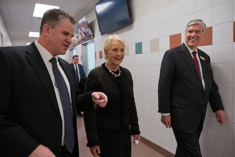 Cindy McCain, directora ejecutiva del Programa Mundial de Alimentos, realiza un recorrido por la Manzana del Bienestar de La Iglesia de Jesucristo de los Santos de los Últimos Días en Salt Lake City el viernes 30 de enero de 2026.