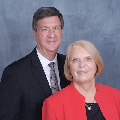 James Forsberg y Roberta J. Forsberg.