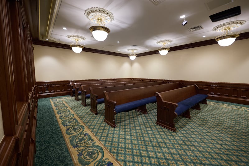 La capilla de la pila bautismal este del Templo de Salt Lake, el martes, 21 de abril de 2026, en Salt Lake City.