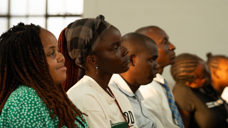 Líderes de jóvenes asisten a una reunión instructiva en la Capilla Palmeiras en Beira, Mozambique, 3 de septiembre de 2026.