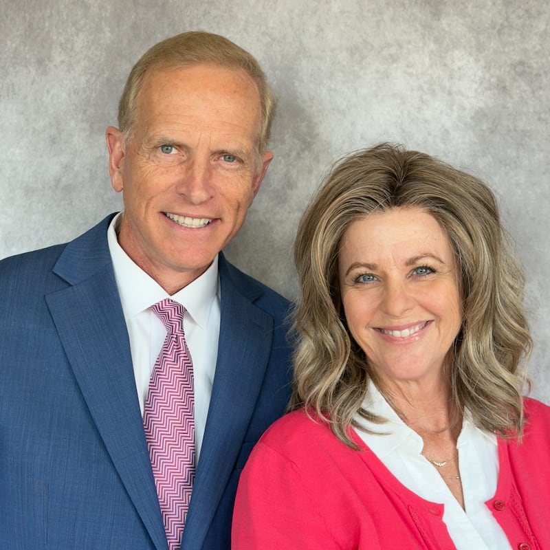 Jason Cardinet y Joan Cardinet, quienes servirán como presidente y directora del Templo de Feather River, California, a partir de septiembre de 2026.