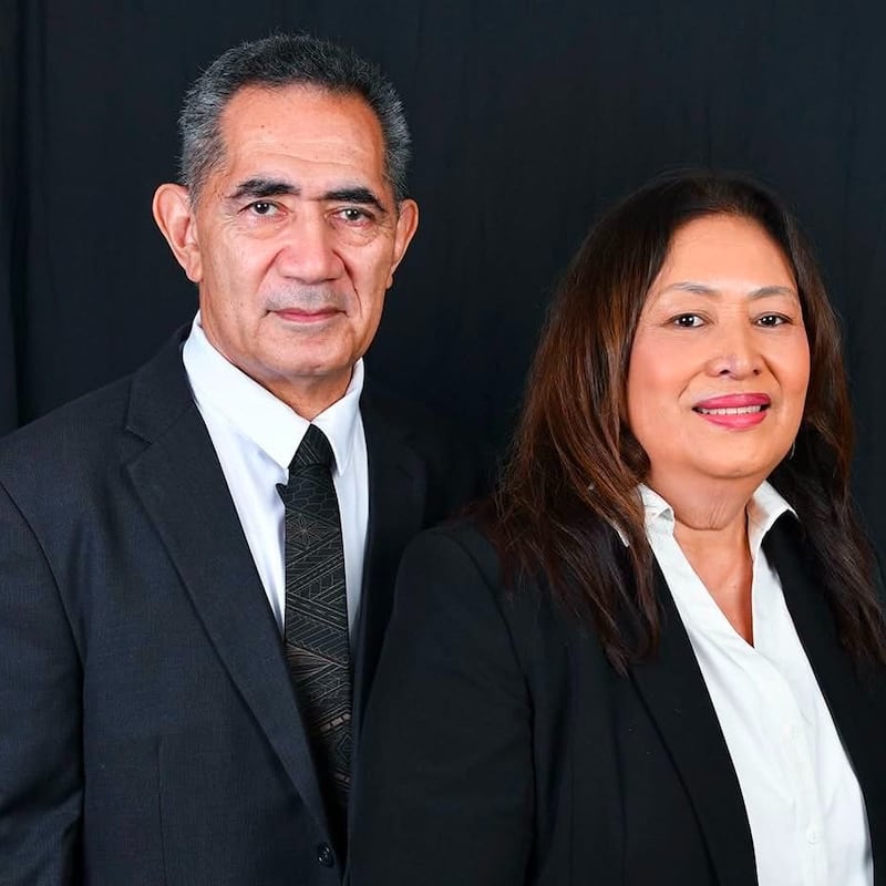 P. Mark Peteru y Ruta Peteru, quienes servirán como presidente y matrona del nuevo Templo de Port Moresby, Papúa Nueva Guinea. Comenzarán su servicio cuando sea dedicado.