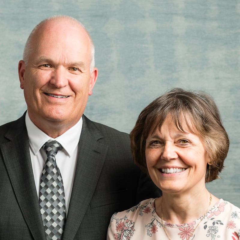 Martin A. Müller y Ruth Müller, quienes servirán como presidente y directora de las obreras del Templo de Berna, Suiza, a partir de septiembre de 2026.