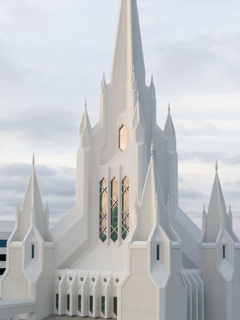 Torres en la parte superior del Templo de San Diego, California.