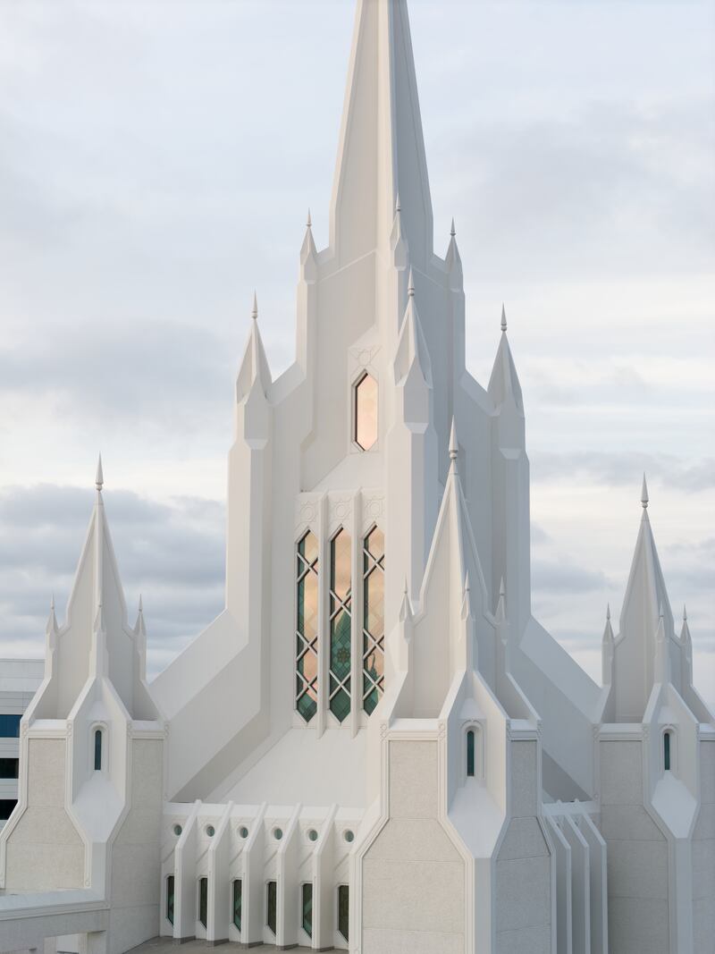 Torres en la parte superior del Templo de San Diego, California.