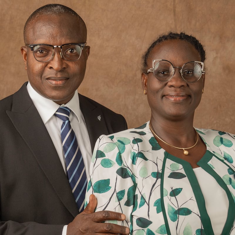 Ayodele Orimisan Ojulari y Olubukola Abiodun Ojulari, quienes servirán como presidente y compañera de la Misión Nigeria Abuya a partir de julio de 2026.