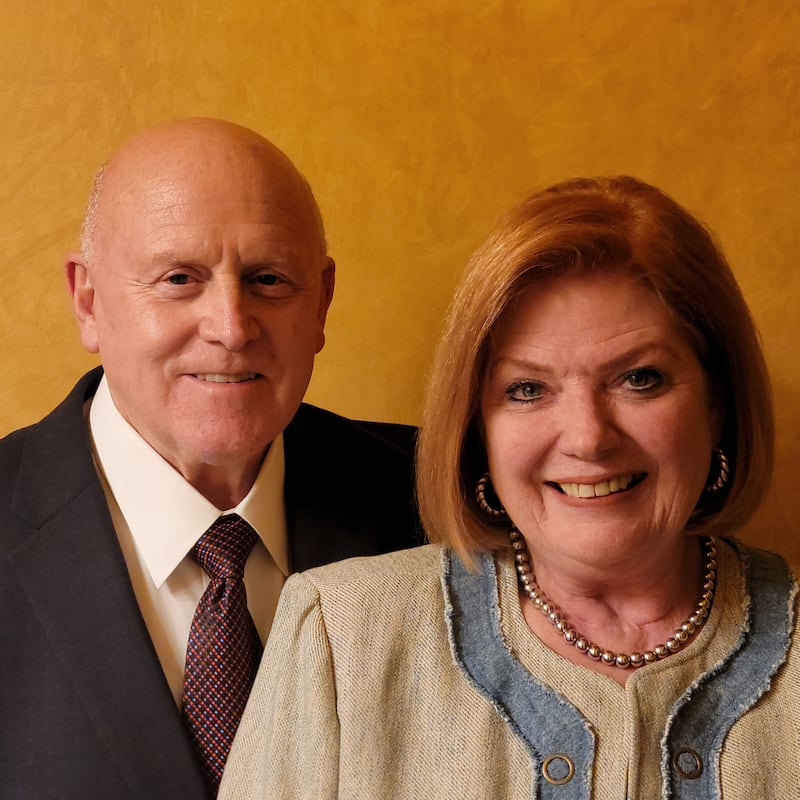 David Mark Lewis y Karen Lewis, quienes servirán como presidente y directora de obreras del Templo de Memphis, Tennessee, a partir de julio de 2026.