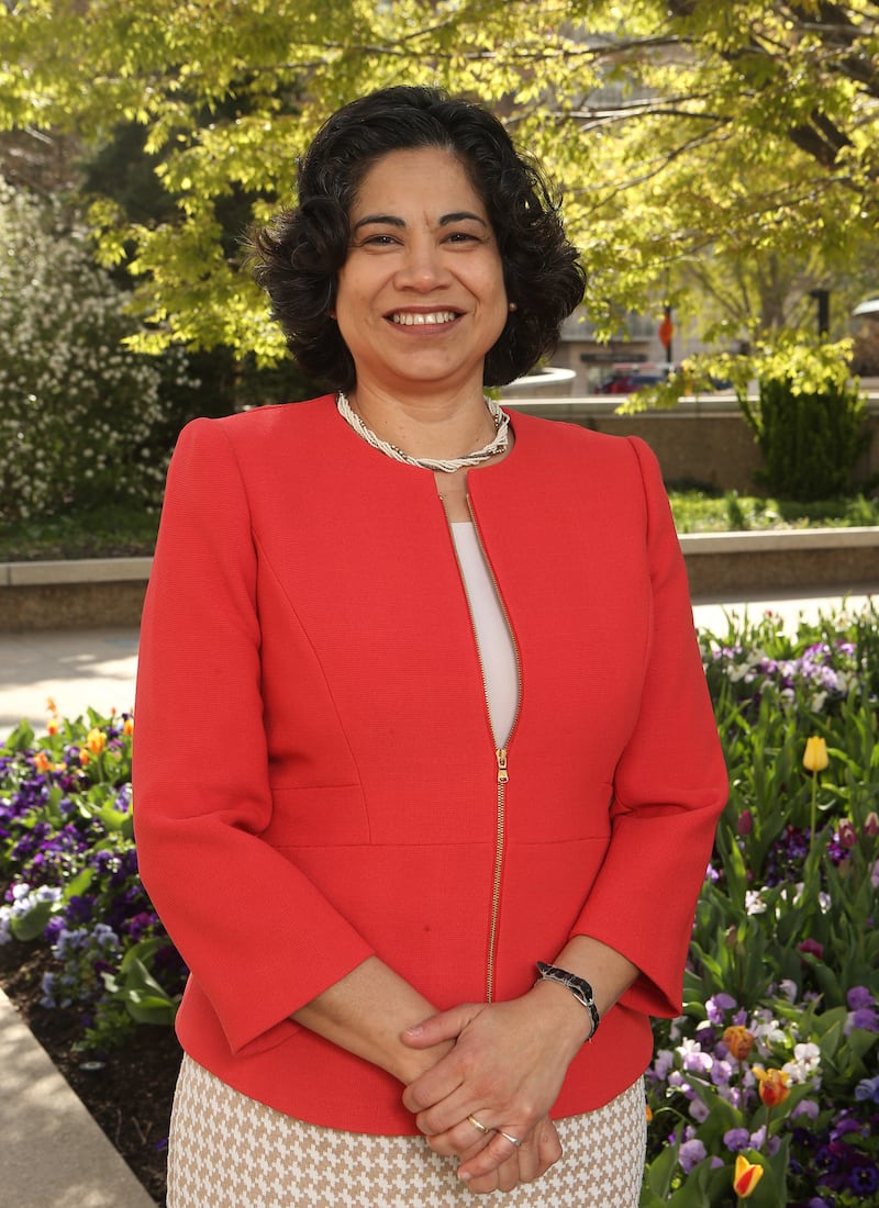 La hermana Reyna I. Aburto, originaria de Nicaragua, sirvió como segunda consejera en la presidencia general de la Sociedad de Socorro de 2017 a 2022. Esta foto fue tomada en Salt Lake City, Utah, el lunes 3 de abril de 2017.
