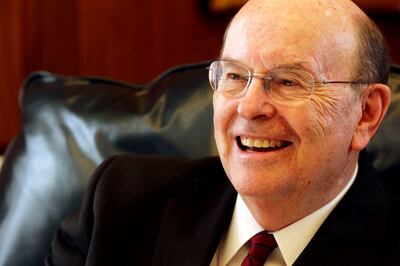El élder Quentin L. Cook, del Cuórum de los Doce Apóstoles de La Iglesia de Jesucristo de los Santos de los Últimos Días, se sienta en su oficina en el Edificio Administrativo de la Iglesia en Salt Lake City, el miércoles 24 de junio, hablando sobre un próximo discurso en el que hará referencia a un libro titulado “Heber C. Kimball”.