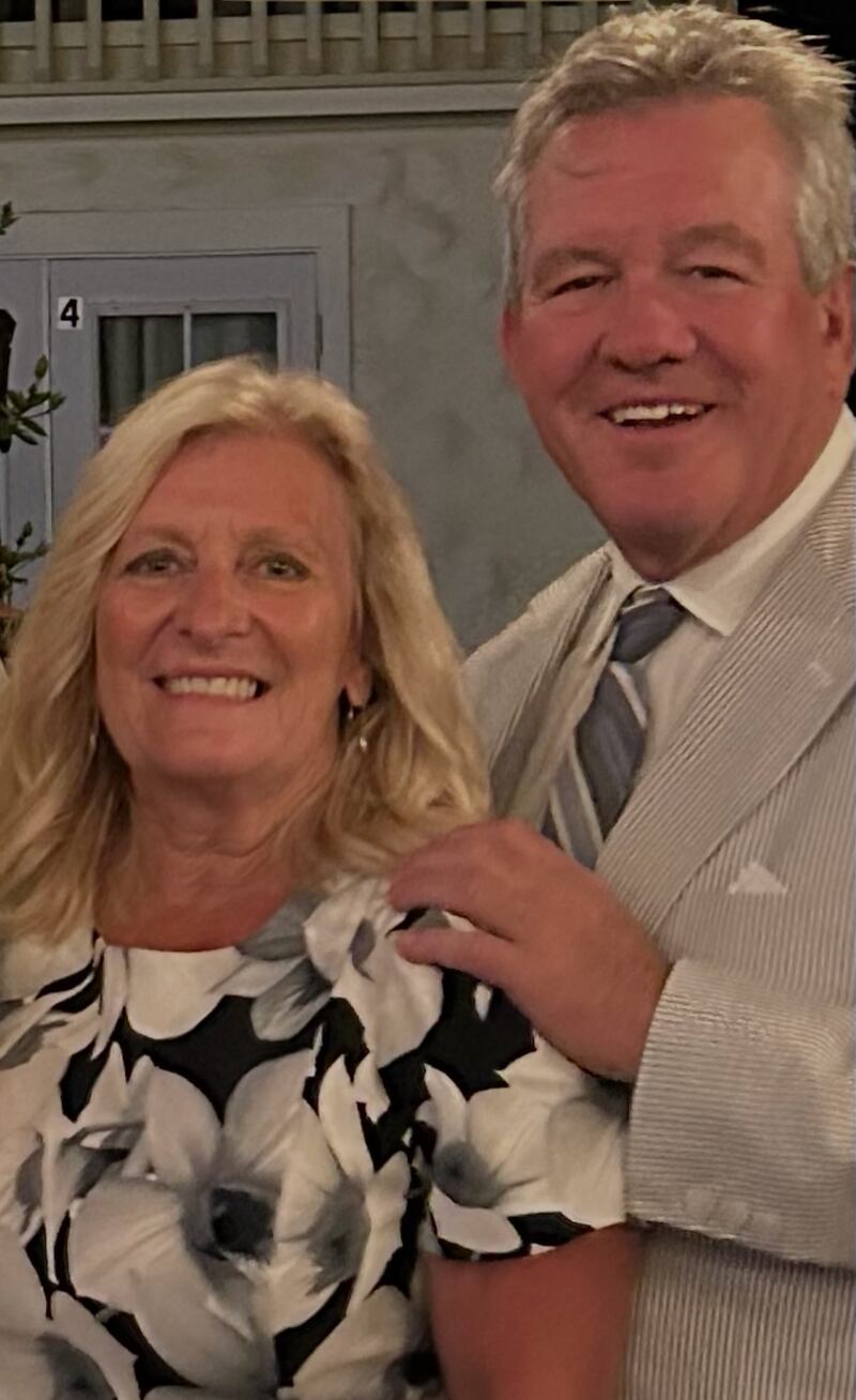 Bryson Caldwell Cook y Janice Lei Hall Cook