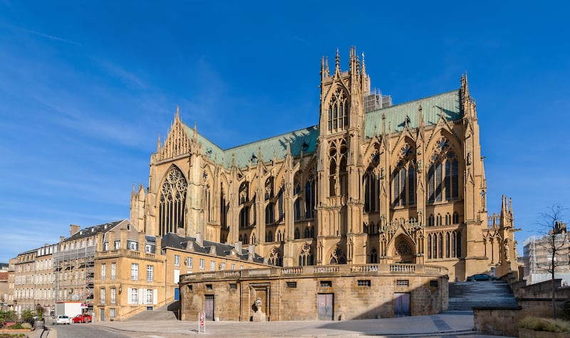 La Catedral Saint-Étienne de Metz está en Lorena, Francia.