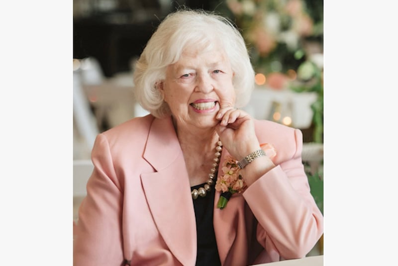 La hermana Gwen Bradford Goaslind, esposa del élder Jack H. Goaslind, un Setenta Autoridad General emérito. La hermana Goaslind falleció el 3 de marzo de 2026 en Holladay, Utah.