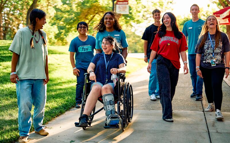 Los jóvenes de las estacas en ciclo en los Estados Unidos y Canadá ahora pueden preinscribirse para asistir a las conferencias Para la Fortaleza de la Juventud (FSY) de 2026.