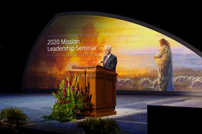 El élder D. Todd Christofferson dirige una sesión del Seminario de Liderazgo Misional 2020 el viernes, 26 de junio de 2020.