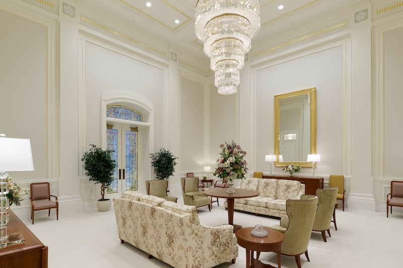 El salón celestial del Templo de Willamette Valley, Oregón.