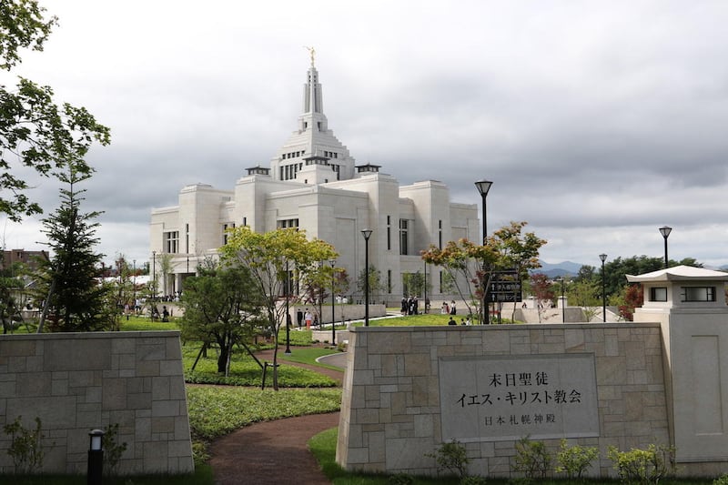 El presidente Russell M. Nelson dedicó el Templo de Sapporo Japón el domingo, 21 de agosto de 2016. El templo es el tercero en Japón para La Iglesia de Jesucristo de los Santos de los Últimos Días y el 151.° a nivel mundial.