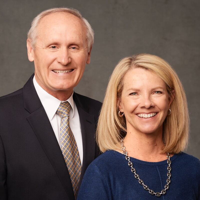 Richard E. Lamprecht y Barbara Lamprecht, quienes servirán como presidente y directora del Templo de Newport Beach, California, a partir de septiembre de 2026.