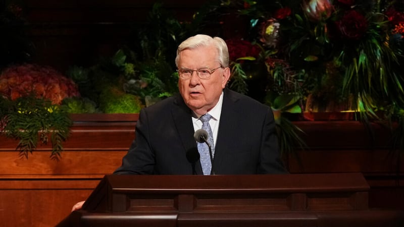 El presidente M. Russell Ballard habla en la sesión del sábado, 2 de octubre de 2021, por la noche, de la 191ª Conferencia General Semestral de La Iglesia de Jesucristo de los Santos de los Últimos Días.