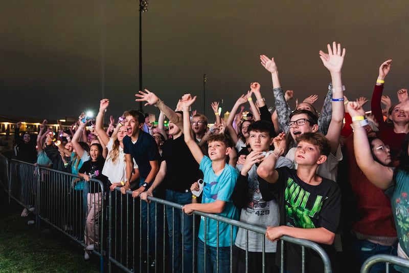 Jóvenes animan y cantan durante el Festival de Música Juvenil de Las Vegas en UNLV el sábado 17 de octubre de 2026.