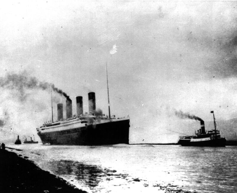 En esta fotografía de archivo del 10 de abril de 1912, el Titanic zarpa de Southampton, Inglaterra, en su primer viaje por el Atlántico. El Titanic se hundió solo cinco días después de que partiera de Southampton en su viaje inaugural a Nueva York.