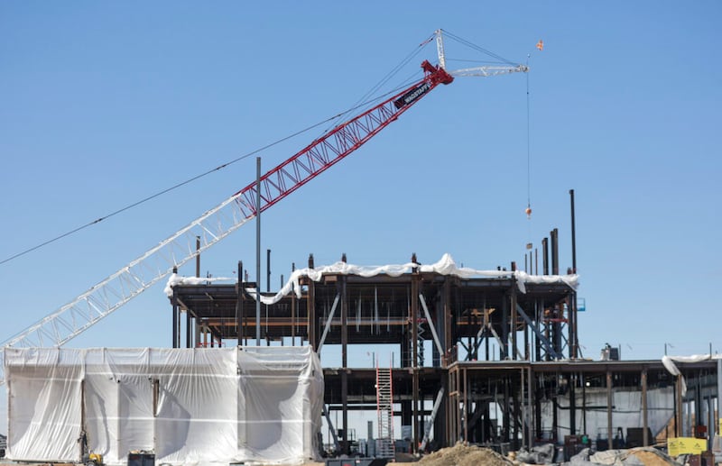 La construcción del Templo de Syracuse, Utah, de la Iglesia de Jesucristo de los Santos de los Últimos Días continúa el viernes 11 de marzo de 2022.