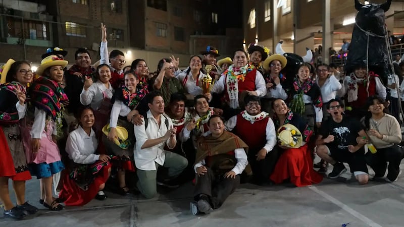 Aspectos de la cultura peruana se muestran durante un festival de danza por el 100 aniversario de los Institutos de Religión en Lima, Perú, 26 de septiembre de 2026.