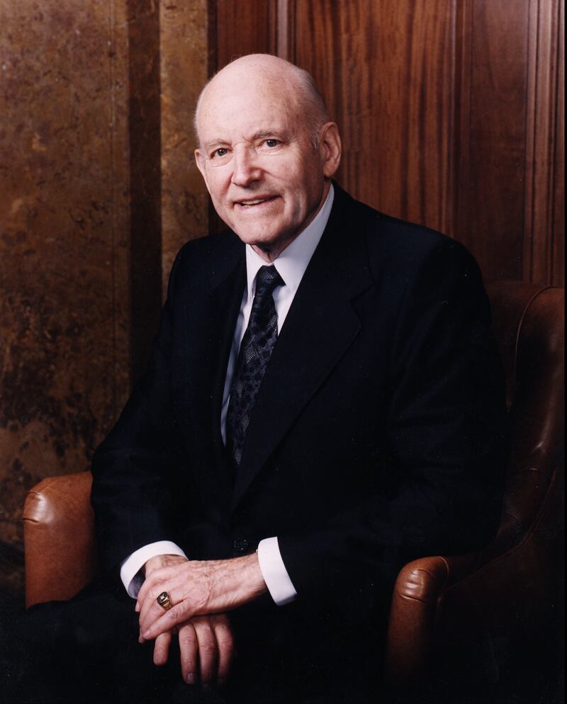 Un retrato del expresidente de la Iglesia Howard W. Hunter.