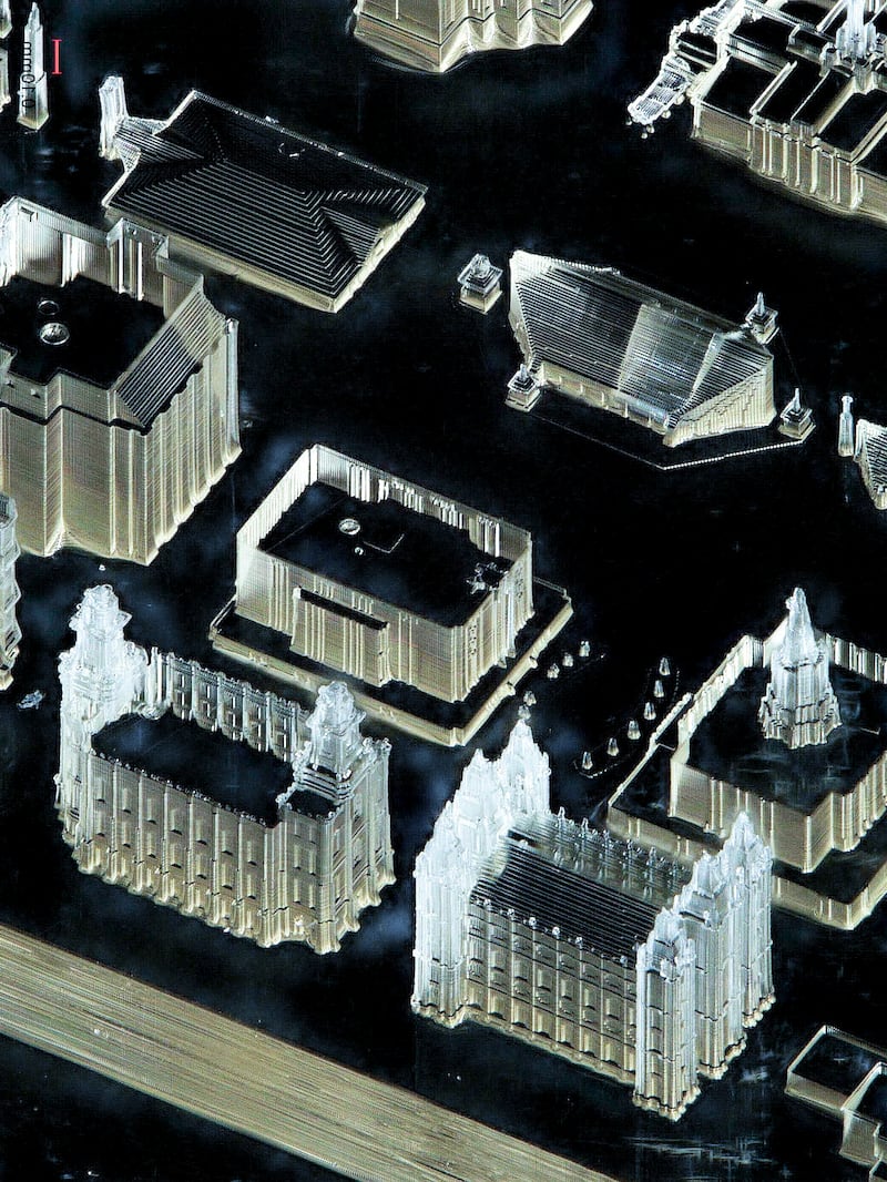 Las réplicas microscópicas de templos que los ingenieros de la Universidad Brigham Young imprimieron en 3D en Provo, Utah, el 31 de julio de 2024 en anticipación al 150º aniversario de BYU.