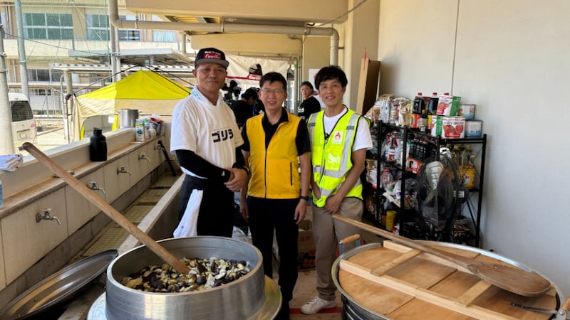 Miembros de la Iglesia y Second Harvest Japan trabajan juntos para proporcionar ayuda después del terremoto del 28 de julio de 2026 en Kumamoto, Japón.