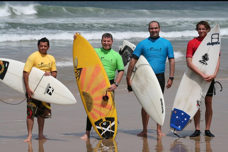 Surfistas sonríen en la playa durante el Coffs Soul Surfest 2015 en Coffs Harbour, Australia, septiembre de 2015.