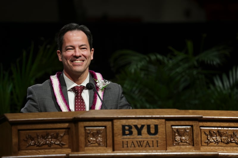 El élder Ronald A. Barcellos, Setenta Autoridad General, habla durante un devocional de BYU–Hawái el martes 24 de febrero de 2026 en Laie, Hawái.