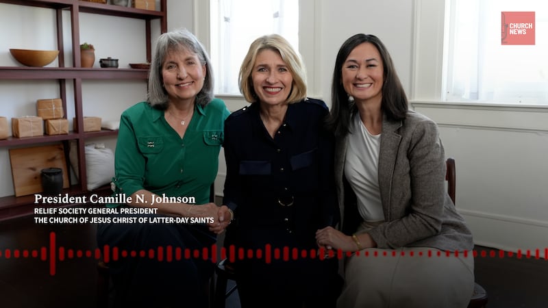 La Presidenta General de la Sociedad de Socorro, Camille N. Johnson, y la hermana Kristin M. Yee, segunda consejera, participan en el podcast de Church News el martes 25 de febrero de 2025.