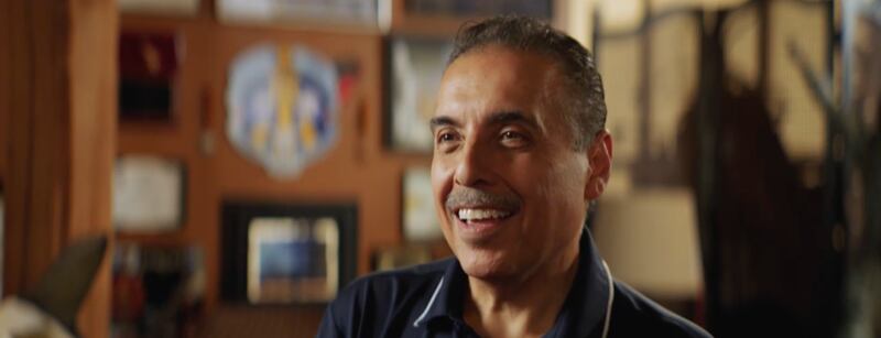 José Hernández habla sobre su crianza y sobre cómo se convirtió en astronauta durante su discurso principal virtual de RootsTech, que estuvo disponible en línea el 13 de febrero de 2026.