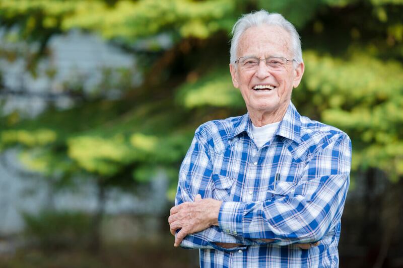 Elmer V. Jesperson, padre de Jeri L. Cahoon, una miembro de la mesa directiva general de las Mujeres Jóvenes.