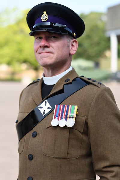 El capellán Capt. Jonathan Bleakley se convirtió en uno de los dos primeros capellanes de La Iglesia de Jesucristo de los Santos de los Últimos Días en el Ejército Británico cuando completó su capacitación en la Academia Militar Real de Sandhurst en Berkshire, Inglaterra, el 18 de julio de 2026.