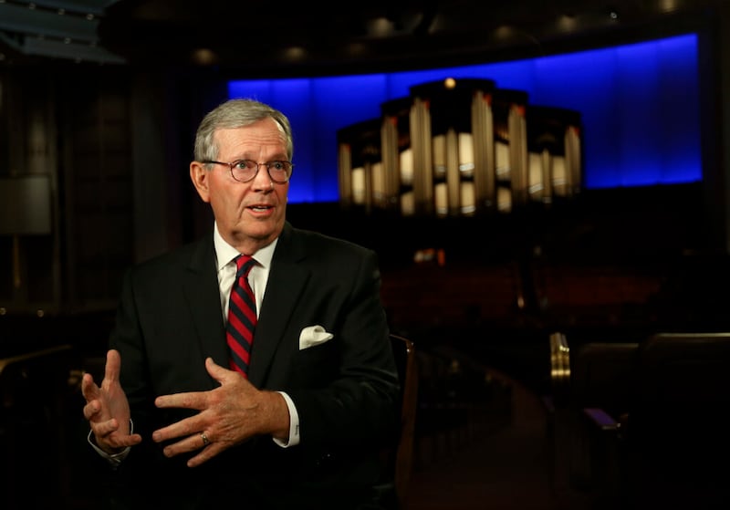 El ex gobernador de Utah Mike Leavitt habla sobre su nuevo papel como presidente del Coro del Tabernáculo en la Manzana del Templo, en el Centro de Conferencias de Salt Lake City el viernes, 6 de agosto de 2021.
