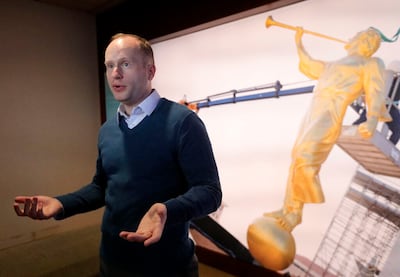 Tanner Kay, gerente de experiencia del visitante de la Manzana del Templo, habla sobre los cambios que habrá para los visitantes de la Manzana del Templo cuando el Templo de Salt Lake cierre por renovaciones, en el Centro de Visitantes del Sur de la Manzana del Templo en Salt Lake City el miércoles, 4 de diciembre de 2019.
