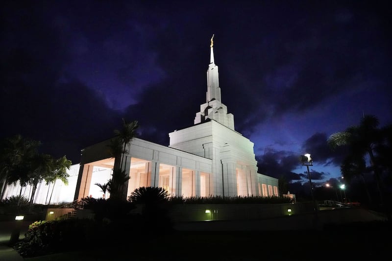 El Templo de Apia, Samoa, de noche.