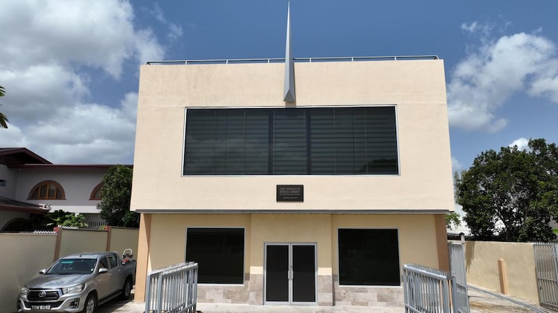 Un nuevo templo de reuniones se abrió para los miembros de la Rama Curepe en la Estaca Puerto España de La Iglesia de Jesucristo de los Santos de los Últimos Días en Arima, Trinidad y Tobago, en julio de 2026.