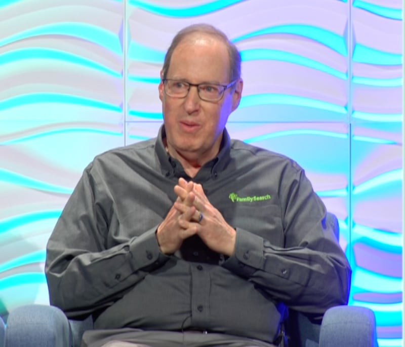David Ouimette habla sobre las pautas para usar la inteligencia artificial de manera responsable en la genealogía en RootsTech 2026 en Salt Lake City.