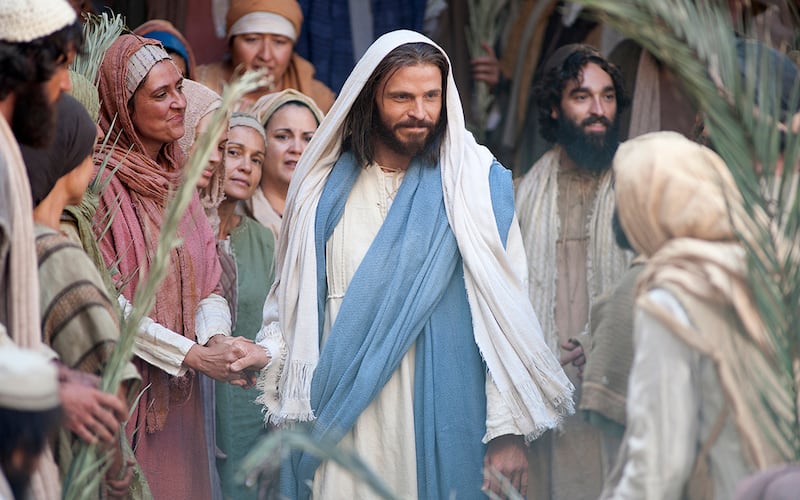 El regreso triunfal de Jesucristo a Jerusalén se representa en esta imagen de los Videos de la Biblia de La Iglesia de Jesucristo de los Santos de los Últimos Días.